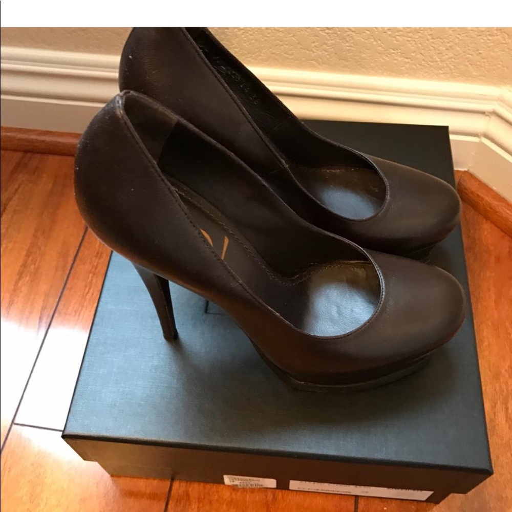 Shoes - Picture 2 of 4